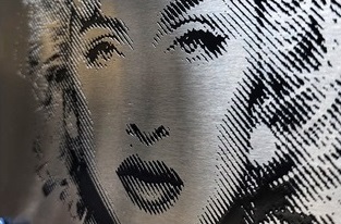 marilyn monroe deep engraved with visable details